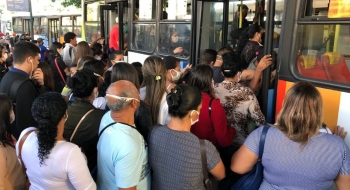 Ônibus permanecem cheios no 1º dia de decreto em Goiânia, diz CMTC
